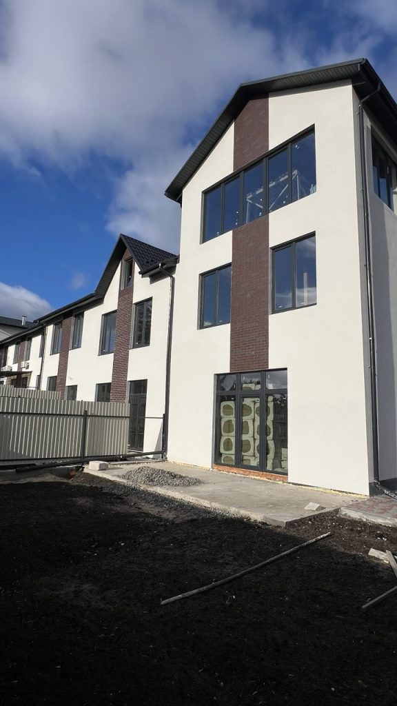 TOWNHOUSE 01
